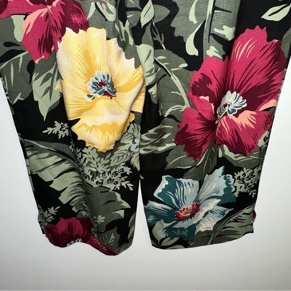 Tommy Bahama Women's Black Floral 100% Silk Cropped Pants Size 10 - Picture 6 of 9